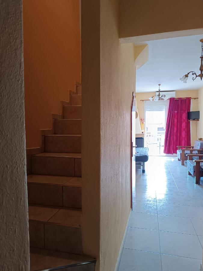 House Lena Apartment Sarti Bilik gambar