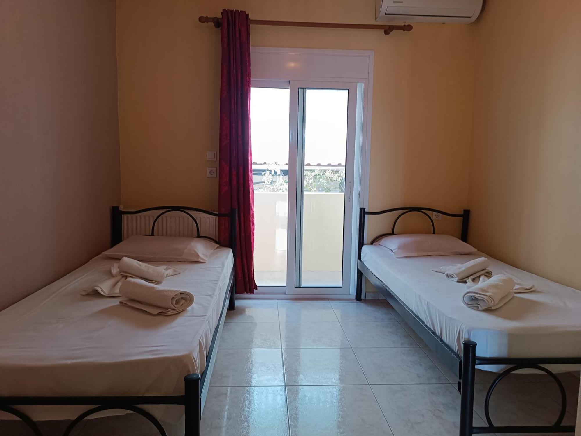 House Lena Apartment Sarti Bilik gambar